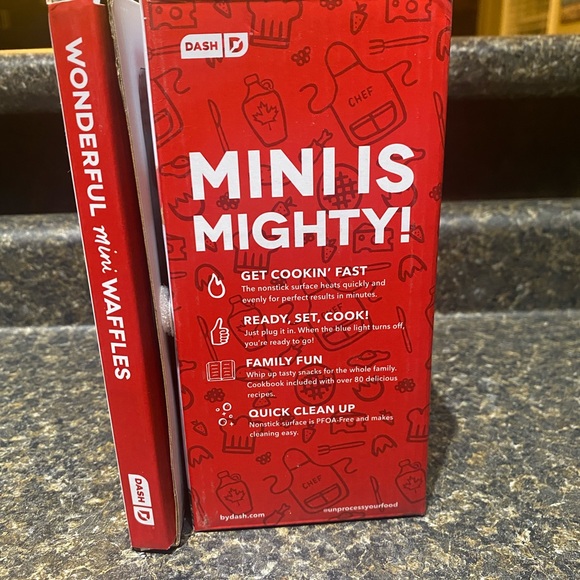 Brand new. Dash. Mini waffle gift set - Picture 4 of 4